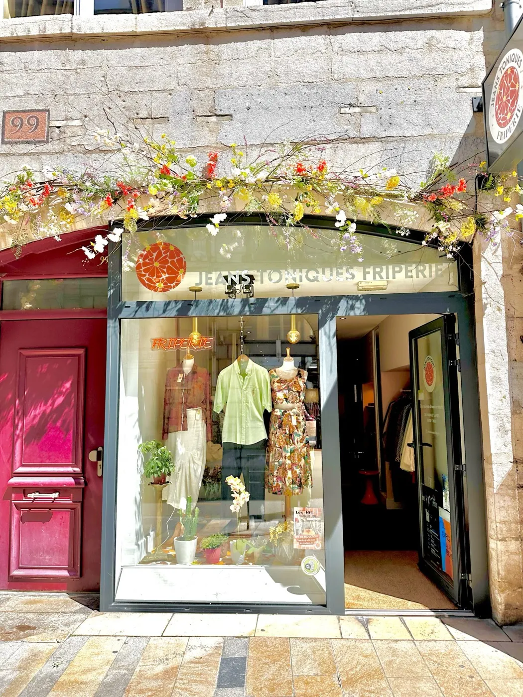 Tenue vintage colorée chez Jeans Toniques